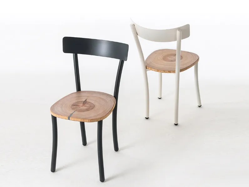 Sedia Lolita in lamiera con seduta in legno di Be Natural