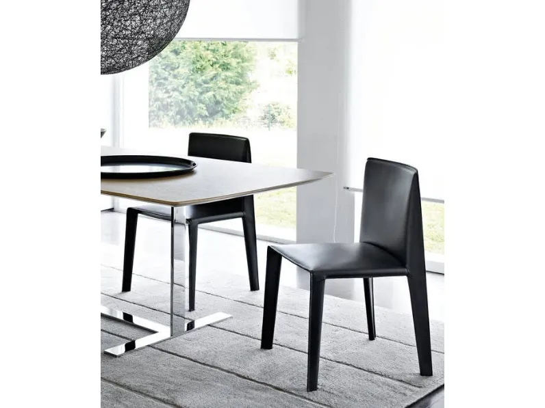 Sedia rivestita in cuoio Doyl di B&B Italia