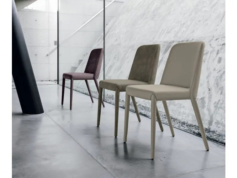 Sedia Betty rivestita in ecopelle di Tomasella