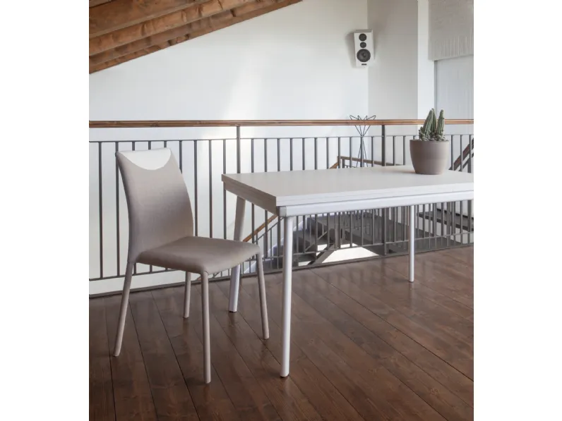 Sedia impilabile in pelle con struttura in acciaio Bijou di Ambiance Italia