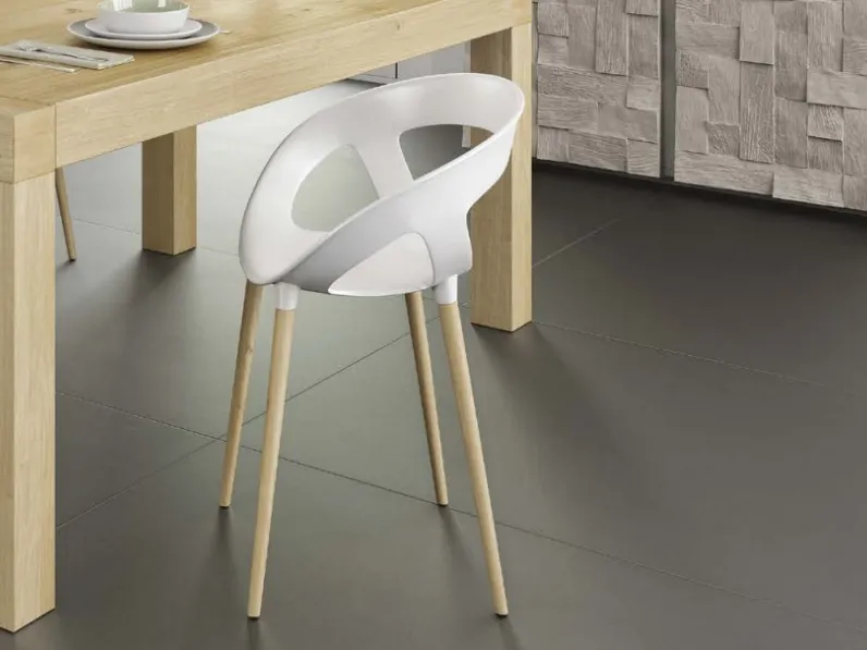 Sedia in plastica con gambe in rovere Biochic Rounded di Domus Arte