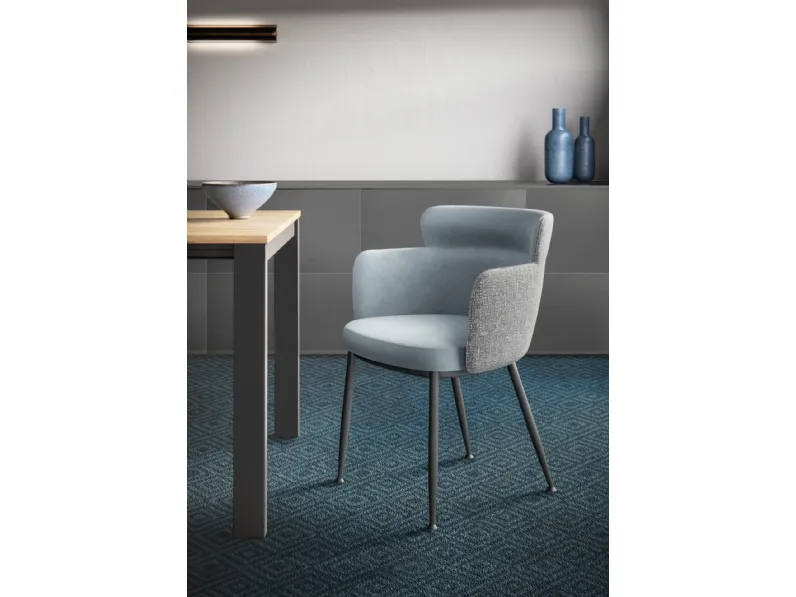 Sedia in tessuto con braccioli, struttura in acciaio Bow PT di Ambiance Italia