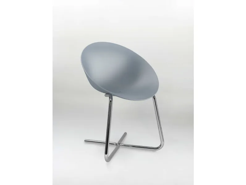 Sedia di design Azhar con scocca in polipropilene e gambe in tubo di acciaio cromato di Casprini