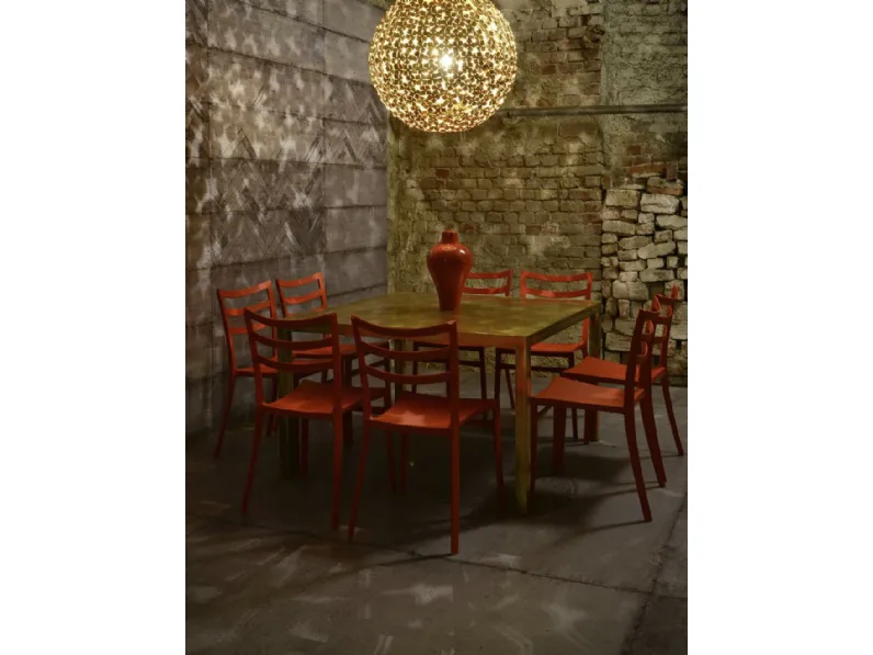 Sedia impilabile superleggera e colorata Sabrina di Casprini