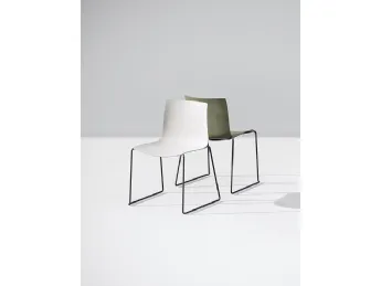 Sedia Catifa RE 46 di Arper: design elegante e comfort eccezionale.