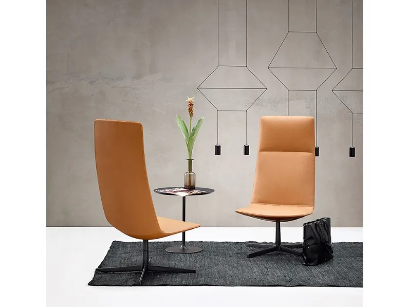 Sedia alta Catifa Sensit Lounge in ecopelle con struttura in alluminio di Arper
