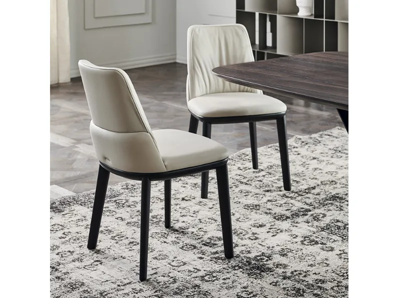 Sedia senza braccioli con struttura in frassino e rivestimento in ecopelle Belinda di Cattelan Italia