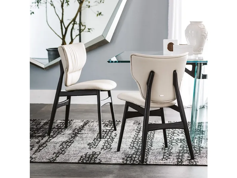 Sedia in legno con seduta e schienale in pelle Dumbo di Cattelan Italia
