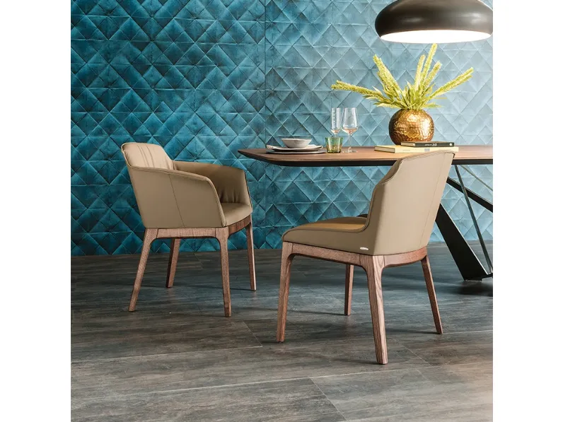 Sedia Musa in pelle con base in legno di Cattelan Italia