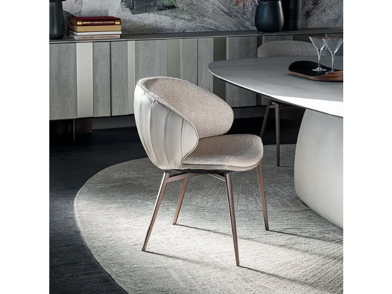 Sedia Charlotte in tessuto e pelle di Cattelan Italia