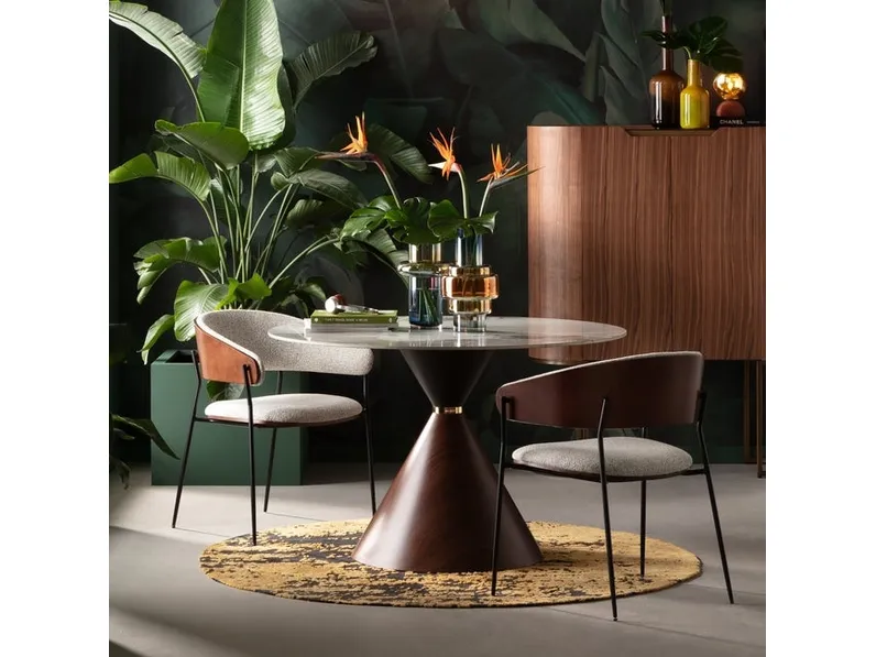 Sedia Cindy in tessuto, acciaio e impiallacciato noce di Kare Design