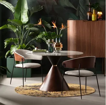 Sedia Cindy in tessuto, acciaio e impiallacciato noce di Kare Design