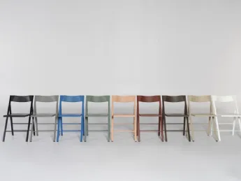 Sedia Clack di Colico, essenziale polipropilene.