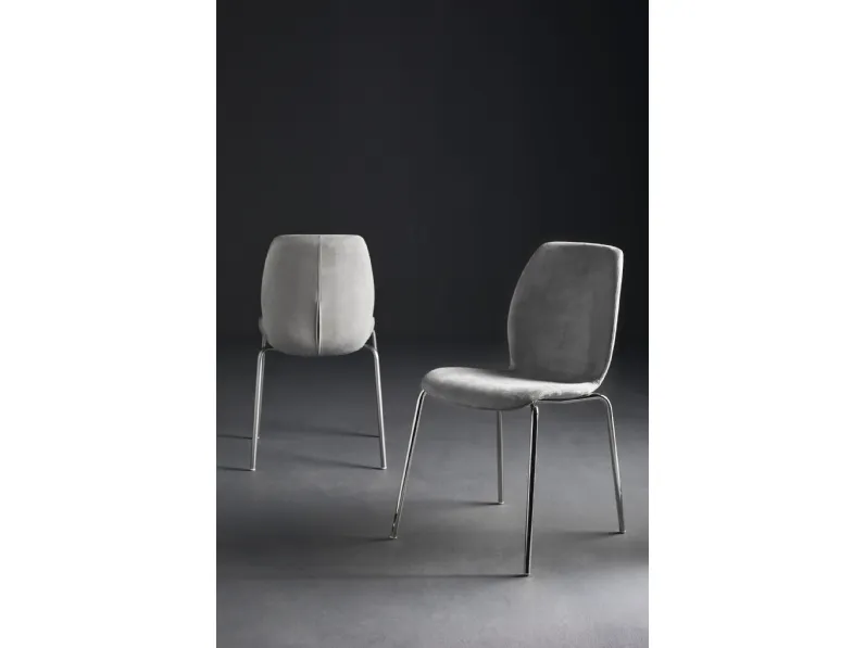 Sedia con struttura in acciaio cromato e seduta in tecnopolimero rivestita in tessuto Bip di Colico