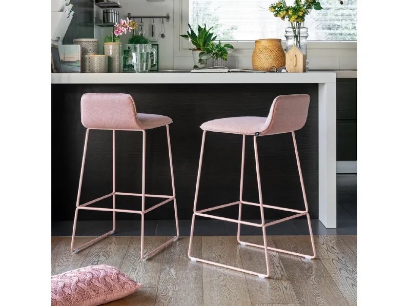 Sgabello in tessuto imbottito Riley Soft di Connubia