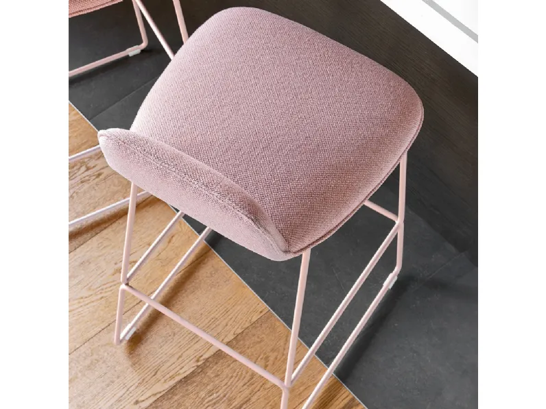 Sgabello in tessuto imbottito Riley Soft di Connubia