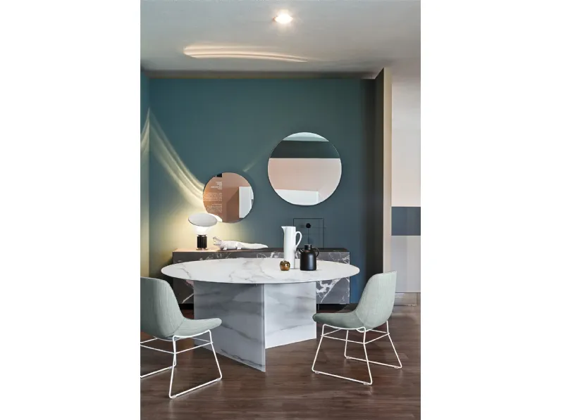 Sedia in tessuto con base a slitta Crystal di Nahu