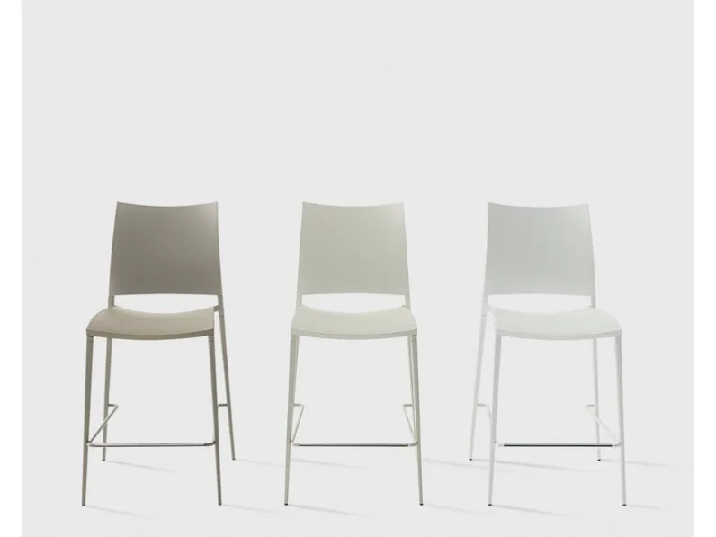 Sgabello Sand in polipropilene di Desalto