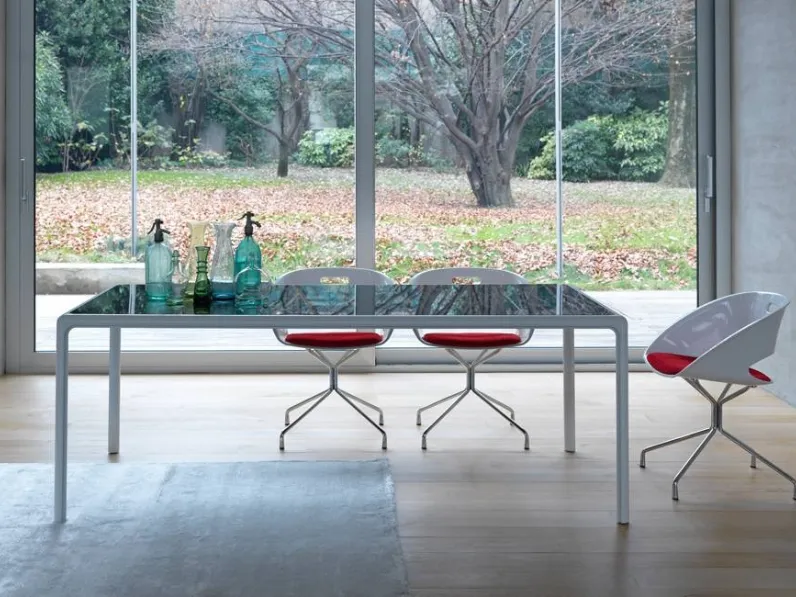 Sedia di design Ola con scocca in policarbonato e base in metallo di Dexo