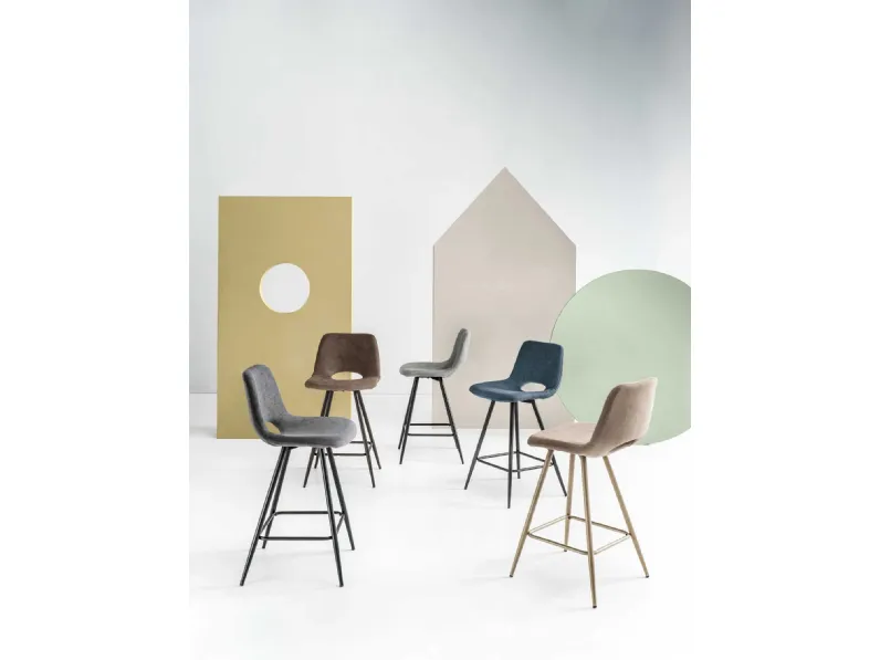 Sgabello Dias in tessuto imbottito di Ikone Casa