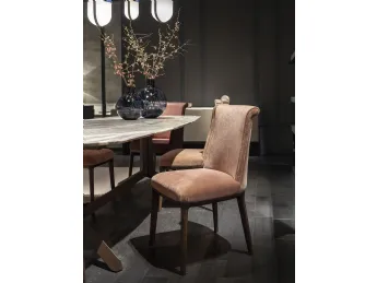 La Sedia Diva di Poltrona Frau è un'icona di eleganza e comfort.