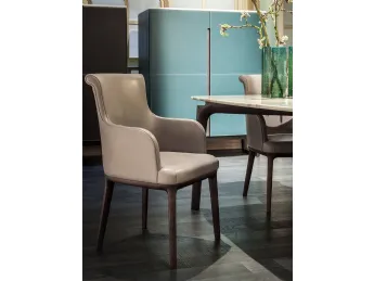 La sedia Diva di Poltrona Frau, un capolavoro di design che unisce eleganza e comfort.