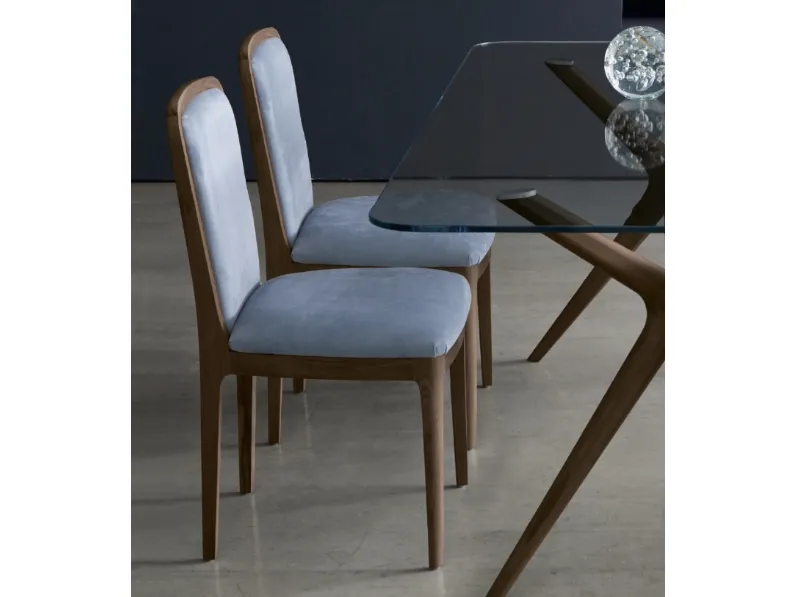 Sedia in velluto imbottito e legno Domino di Modesign