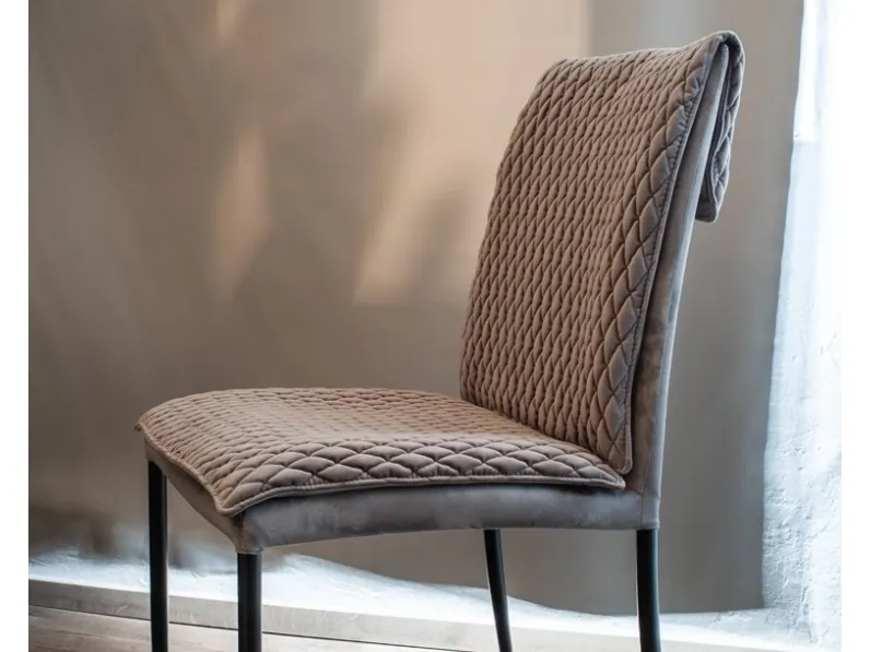 Sedia Diva in tessuto trapuntato di Domitalia