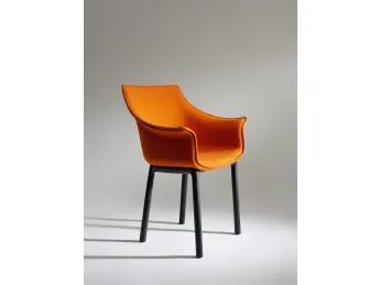 Sedia Drapped Chair in tessuto con struttura in legno massello di frassino tinto di Porro
