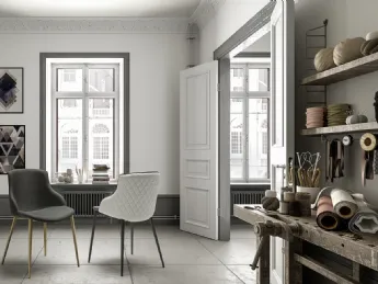 La sedia Duke/A bicolore di Zamagna unisce design contemporaneo e comfort.