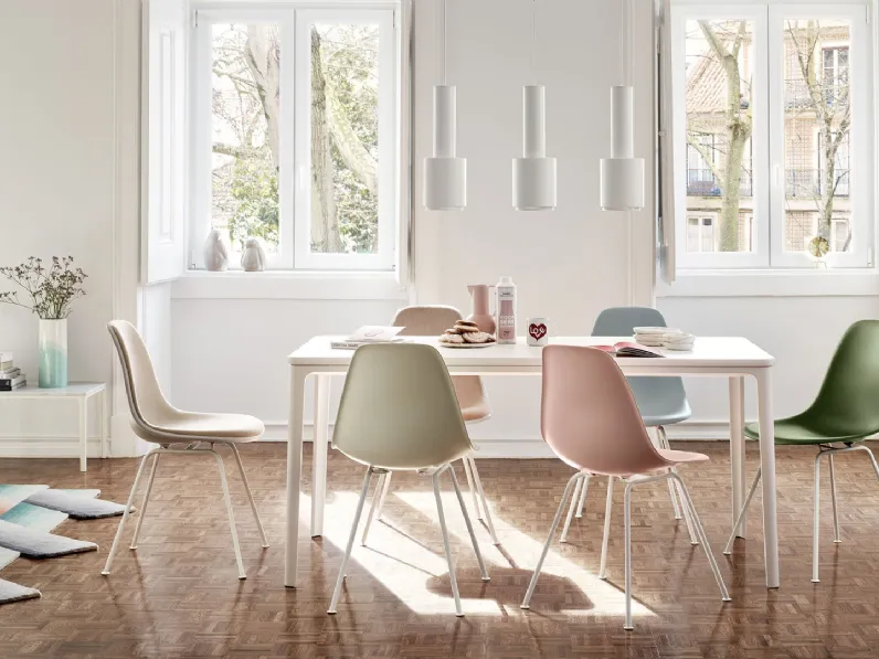 Sedia impilabile in polipropilene con quattro gambe in tubolare di acciaio Eames Plastic Side Chair RE DSX di Vitra