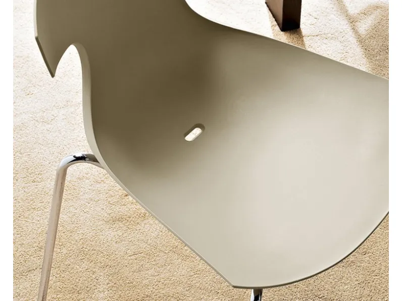 Sedia Echo in polipropilene con gambe in metallo di Domitalia