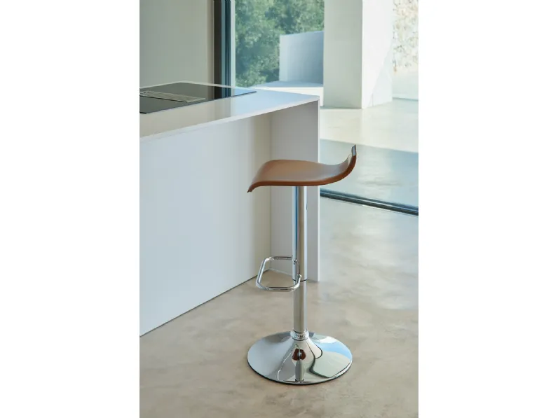 Sgabello Ego SG405gas in cuoio di Friulsedie