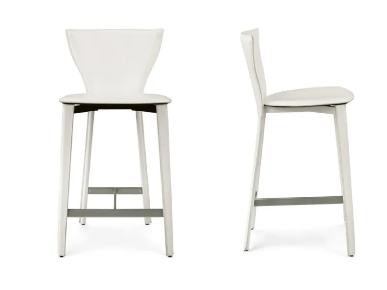 Sgabello Carlotta completamente rivestito in cuoio di Enrico Pellizzoni