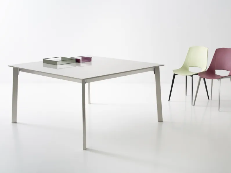 Sedia Eva 1 in polipropilene con gambe in alluminio di Pointhouse