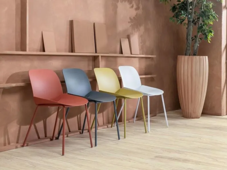 Sedia Eva in polipropilene con gambe in metallo di Stones