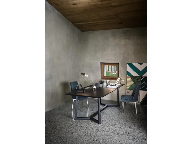 Sedia Feel Good in tessuto con gambe in metallo di Flexform