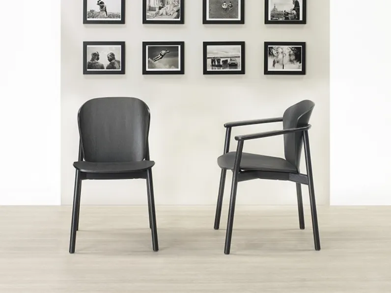 Sedia in legno Finn All Wood con o senza braccioli di Scab Design