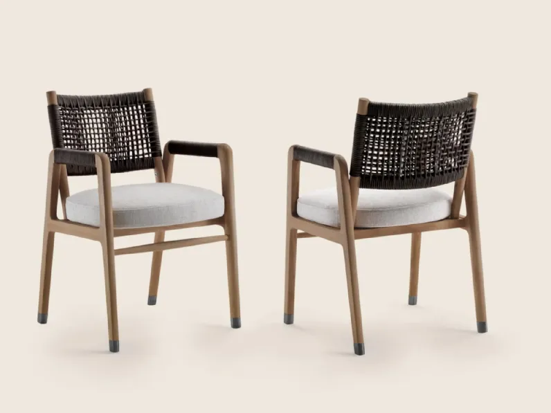 Sedia Ortigia con struttura in legno massello, schienale in cuoio intrecciato e seduta in tessuto imbottito di Flexform