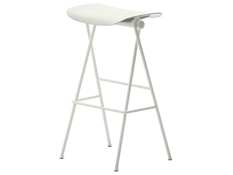 Sgabello Flip con seduta in polipropilene con struttura in metallo di Veneta Cucine