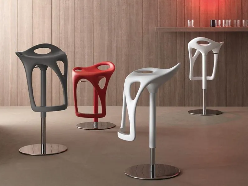 Sgabello Form in poliuretano di Compar Italia