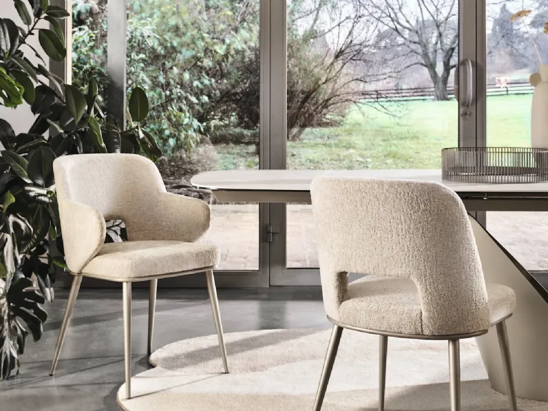 Sedia in tessuto Foyer con gambe in metallo di Calligaris