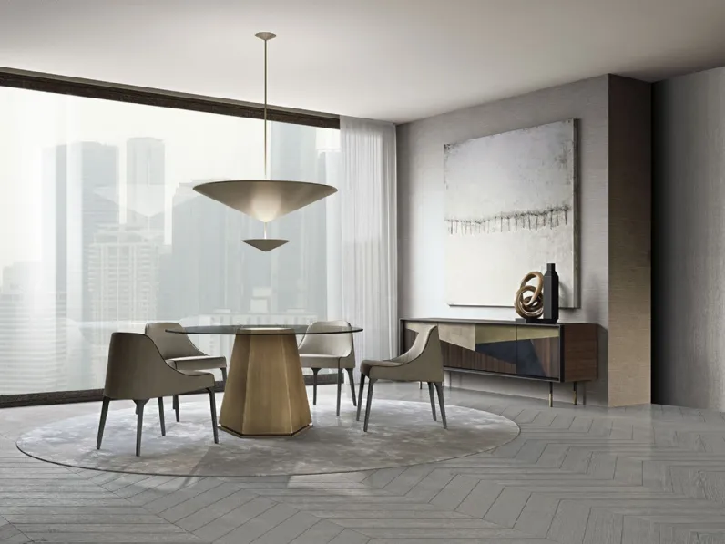 Sedia Jackie in tessuto imbottito con gambe in legno massello di Frigerio