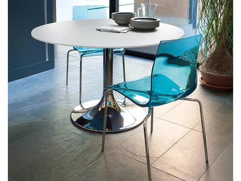 Sedia Gel con seduta in acrilico di colore azzurro e acciaio di Domitalia