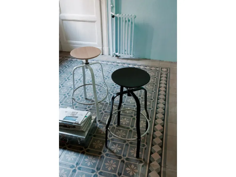 Sgabello Giro in legno e metallo di LaPalma