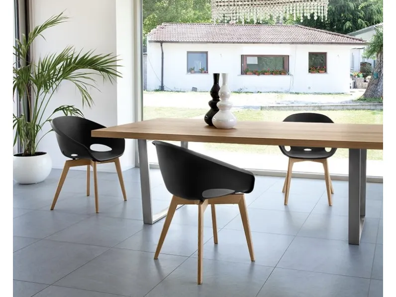 Sedia in polipropilene con gambe in legno Globe di Domitalia