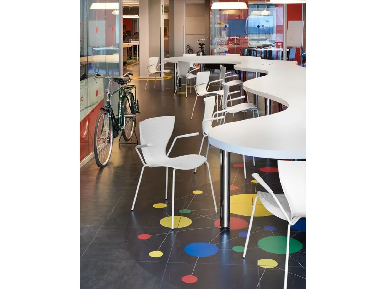 Sedia in polipropilene impilabile con braccioli Gloria di Slide