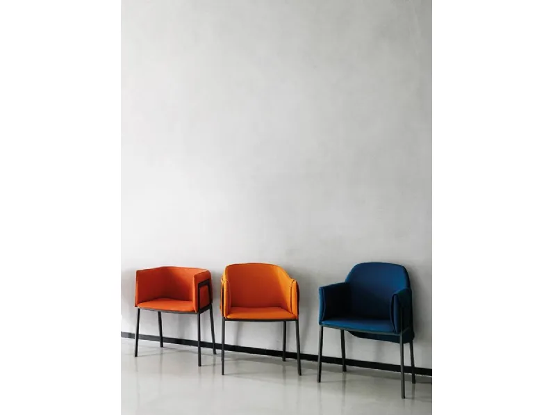 Sedia Grace in tessuto con struttura in metallo di Living Divani