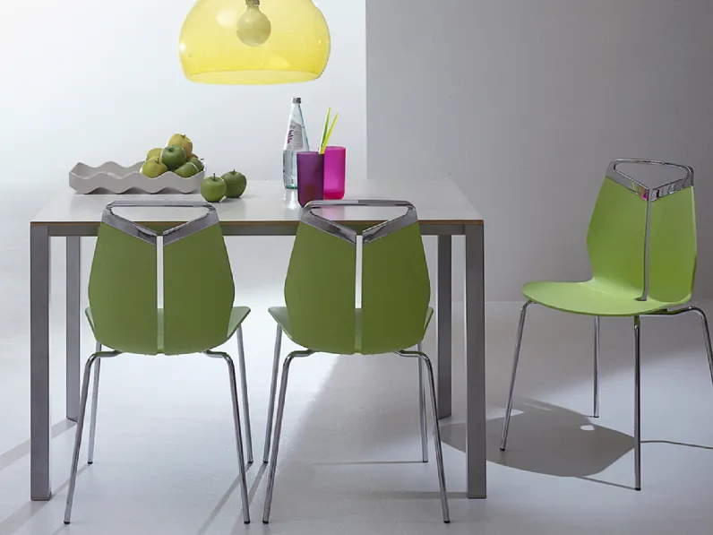 Sedia impilabile Gripp in polipropilene e metallo di Dexo