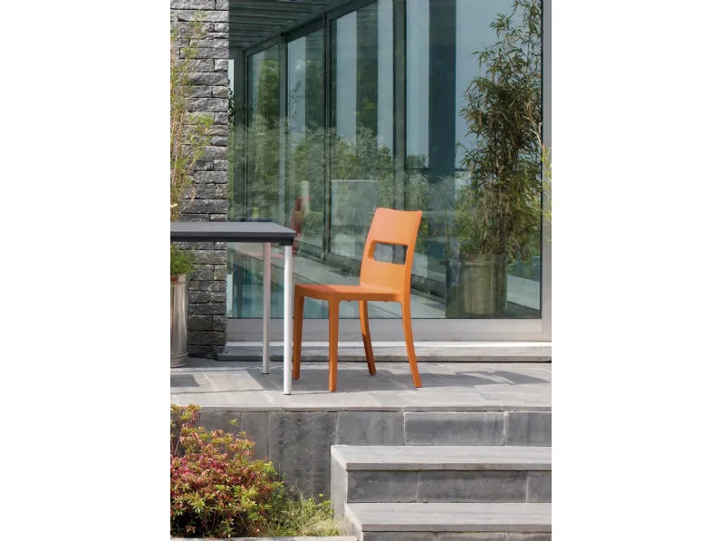 Sedia impilabile Hera in tecnopolimero arancione di AF Ferrero
